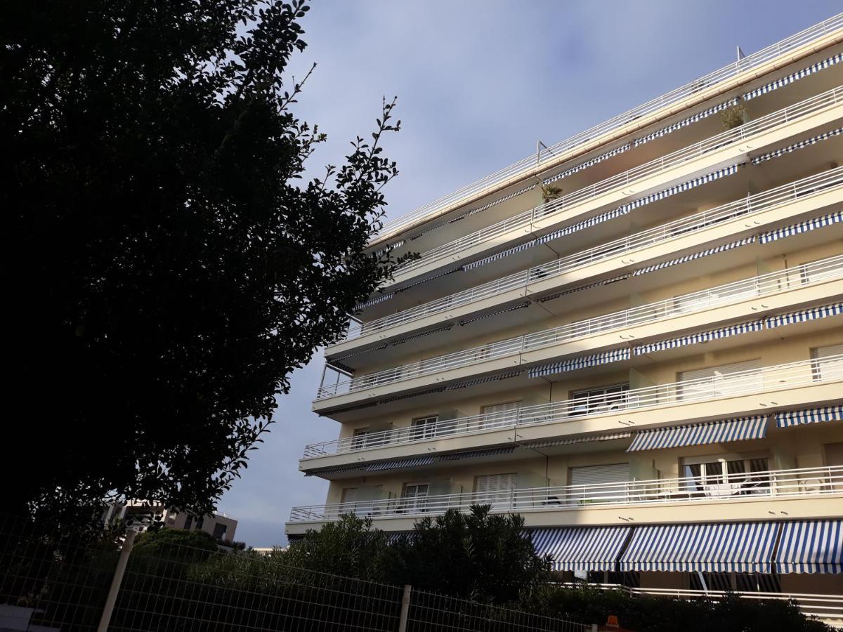 Le Palais Du Tropique Appartement Vue Mer 5E Etage Avec Ascenseur Жуан-Ле-Пин Екстериор снимка