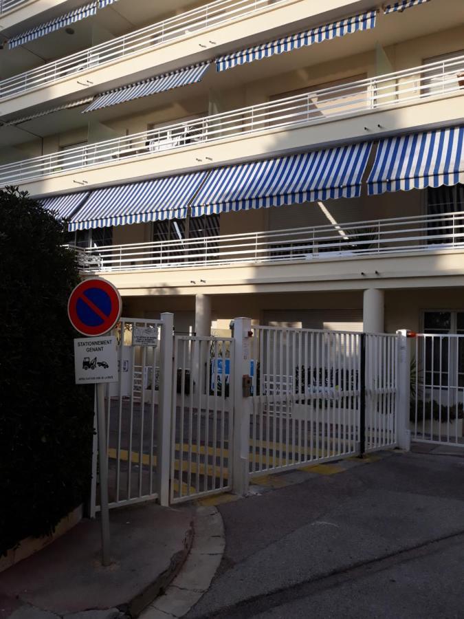 Le Palais Du Tropique Appartement Vue Mer 5E Etage Avec Ascenseur Жуан-Ле-Пин Екстериор снимка
